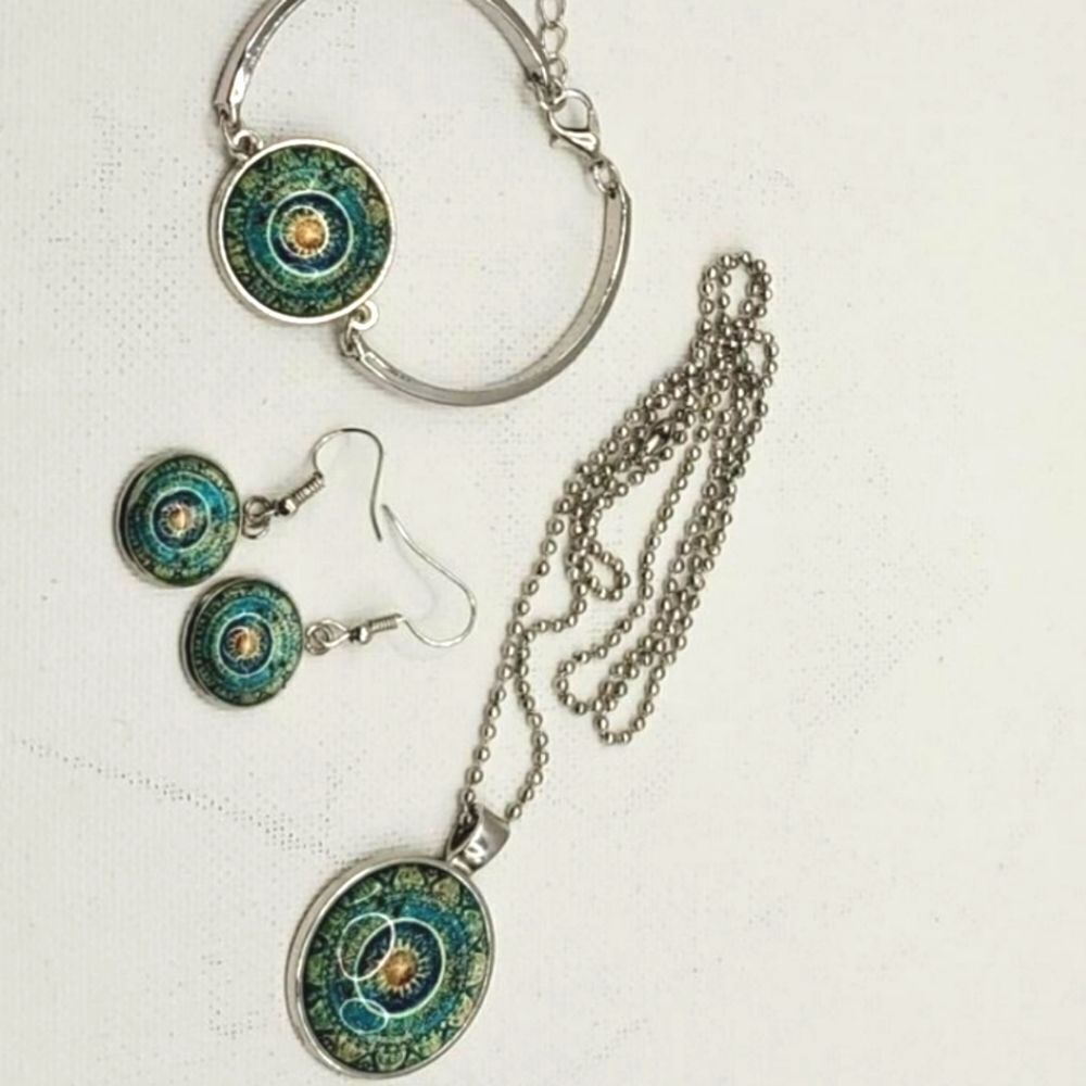 NEW MEDIALION 4PC FASHION JEWELRY SET